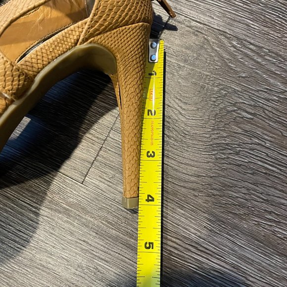 Jennifer Lopez Gladiator Sandle 5M - Picture 9 of 9